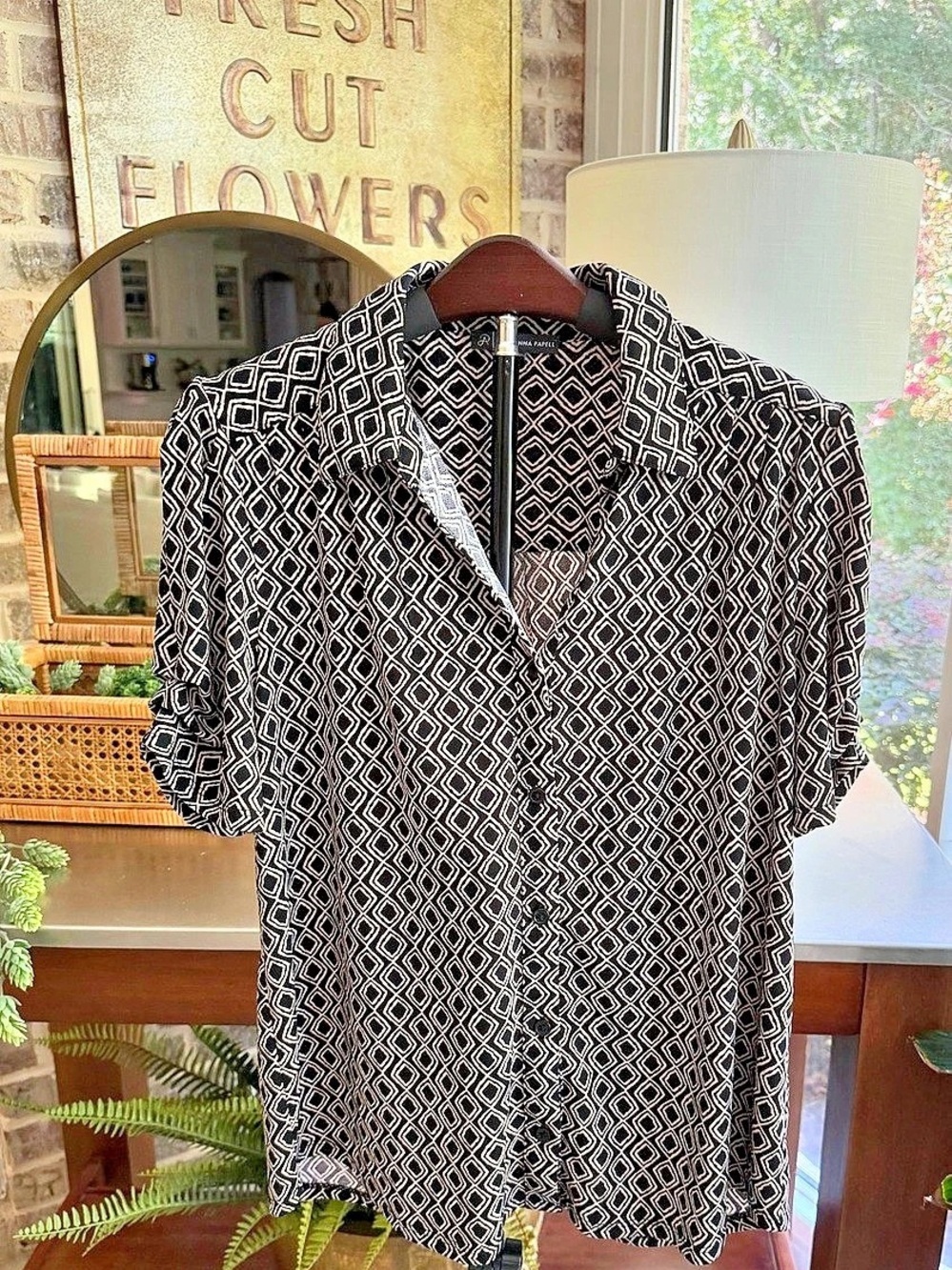 Adrianna Papell Geometric Blouse in Black & White Size Medium